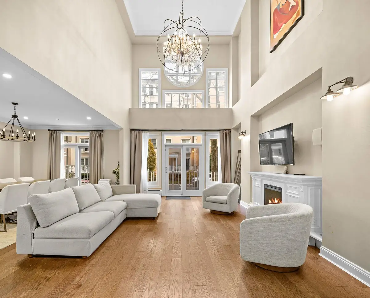 208 SHEARWATER CT WEST #15, Jersey City, NJ 07305 - Image #1