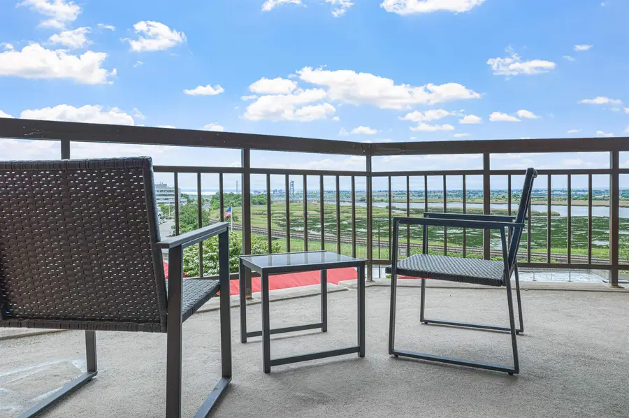 426 HARMON COVE TOWER #426, Secaucus, NJ 07094 - Image #2