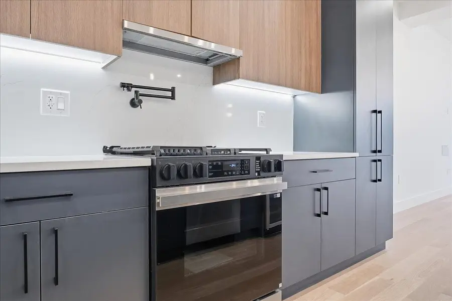 105 LAIDLAW AVE #2, Jersey City, NJ 07306 - Image #2