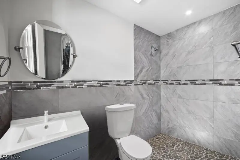 511 DAVIS AVE, Kearny, NJ 07032 - Image #2