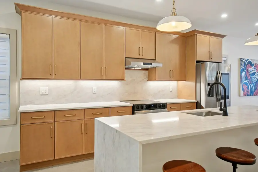 121 CLINTON AVE, Jersey City, NJ 07304 - Image #2