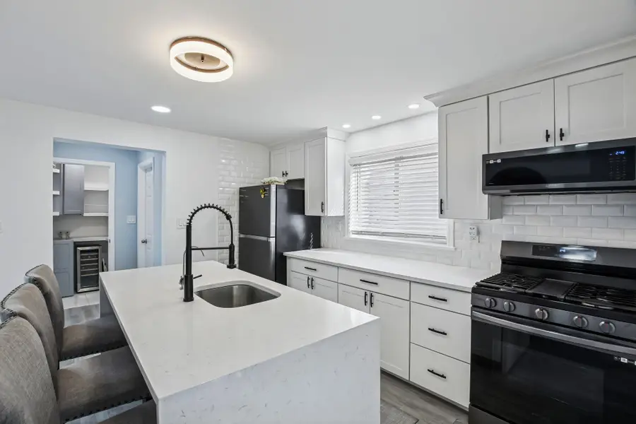 53 COTTAGE ST, Bayonne, NJ 07002 - Image #2