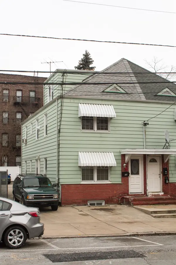 12 KELLY PARKWAY, Bayonne, NJ 07002