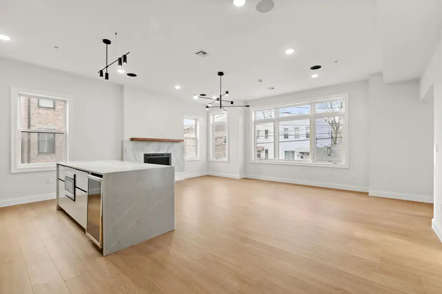 192 CAMBRIDGE AVE #3, Jersey City, NJ 07307 - Image #2