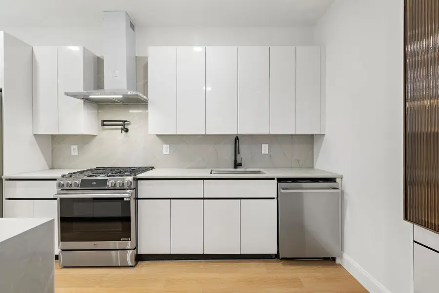 192 CAMBRIDGE AVE #1, Jersey City, NJ 07307 - Image #2