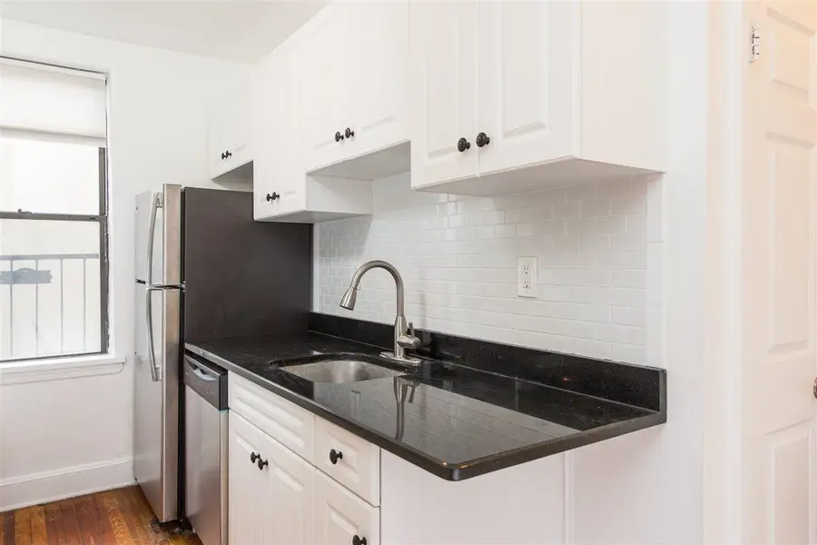 164 OGDEN AVE #204, Jersey City, NJ 07307 - Image #2