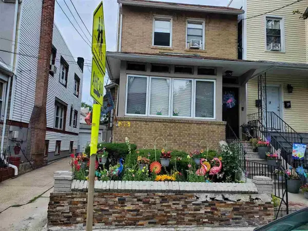 232 WILKINSON AVE, JC, Greenville, NJ 07305