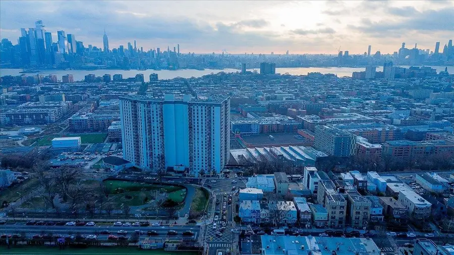668 PALISADE AVE, Jersey City, NJ 07307 - Image #2