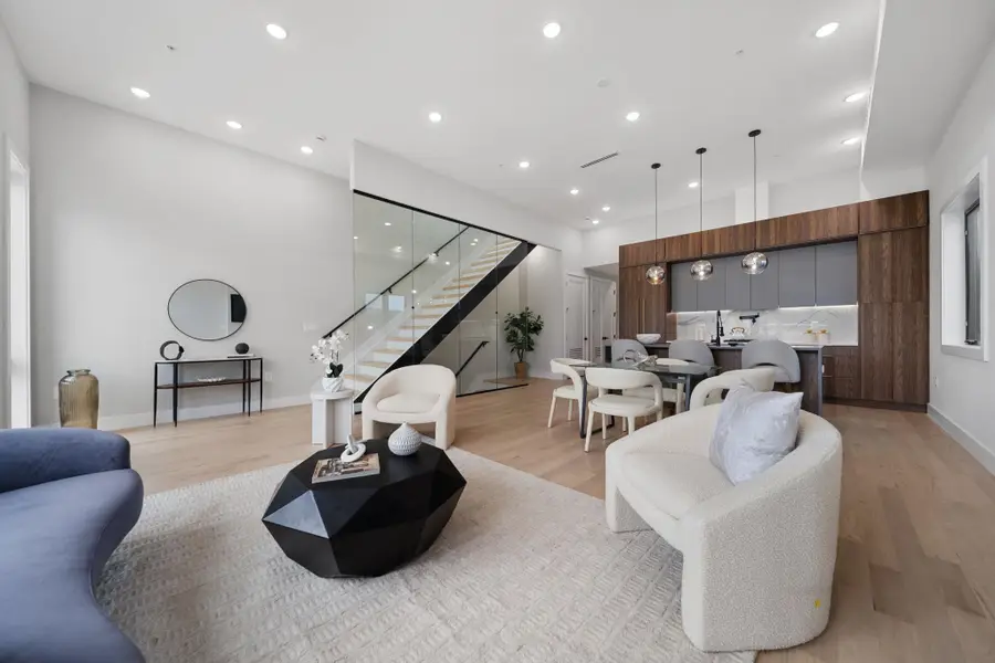 373 NEW YORK AVE #3, Jersey City, NJ 07307 - Image #2