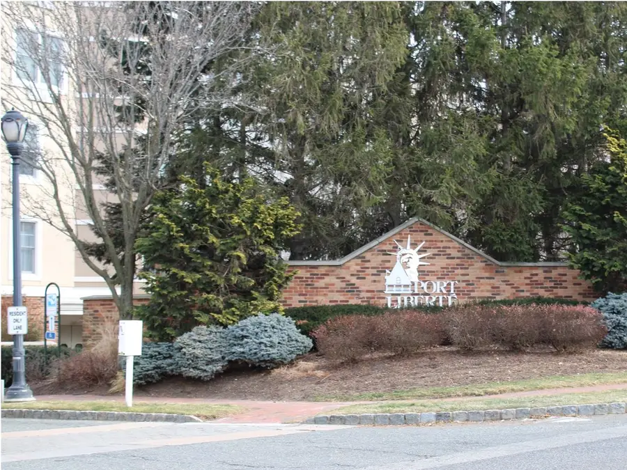 30 FREEDOM WAY #102, Jersey City, NJ 07305 - Image #2