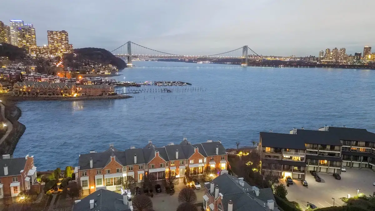 119 HUDSON COVE, Edgewater, NJ 07020 - Image #1