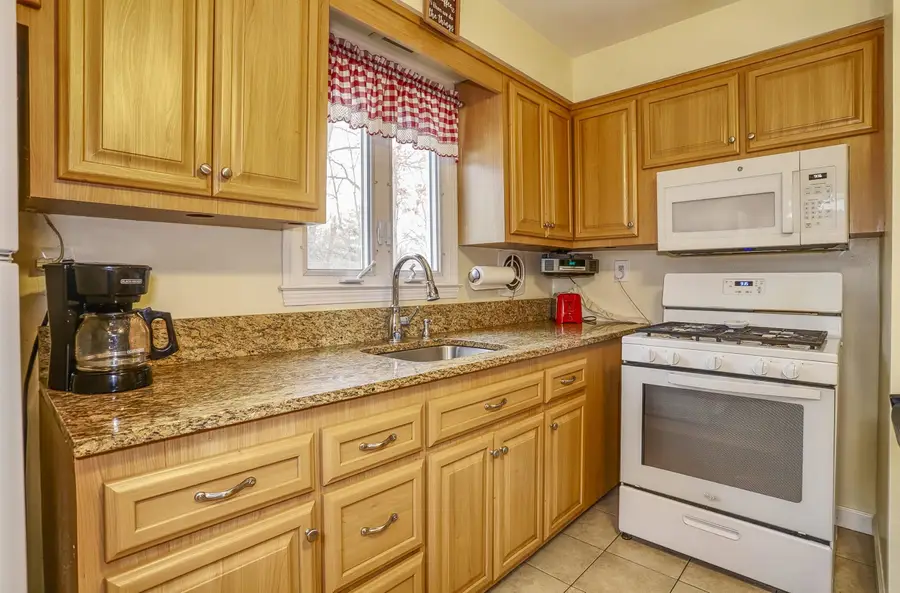 176 TROTTA DR, New Milford, NJ 07646 - Image #2