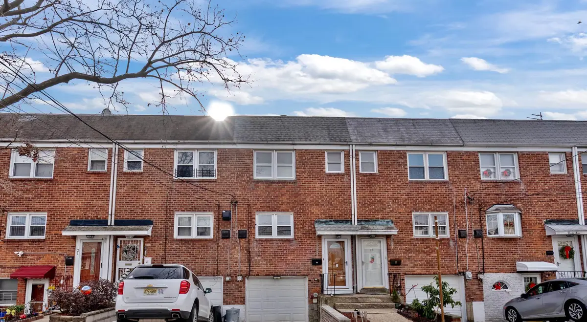 25 FERNCLIFF RD, Jersey City, NJ 07305 - Image #1