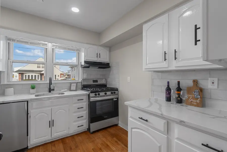 25 FERNCLIFF RD, Jersey City, NJ 07305 - Image #3