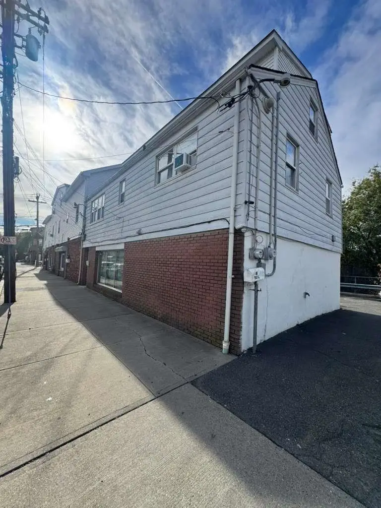 85 BERKSHIRE AVE, Paterson, NJ 07502 - #3