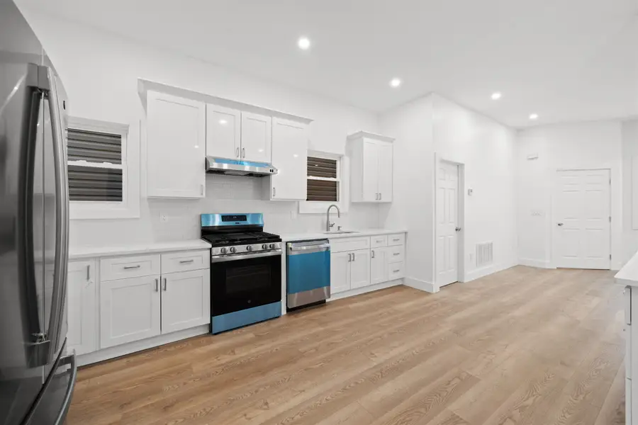 204 AVENUE E, Bayonne, NJ 07002 - Image #3