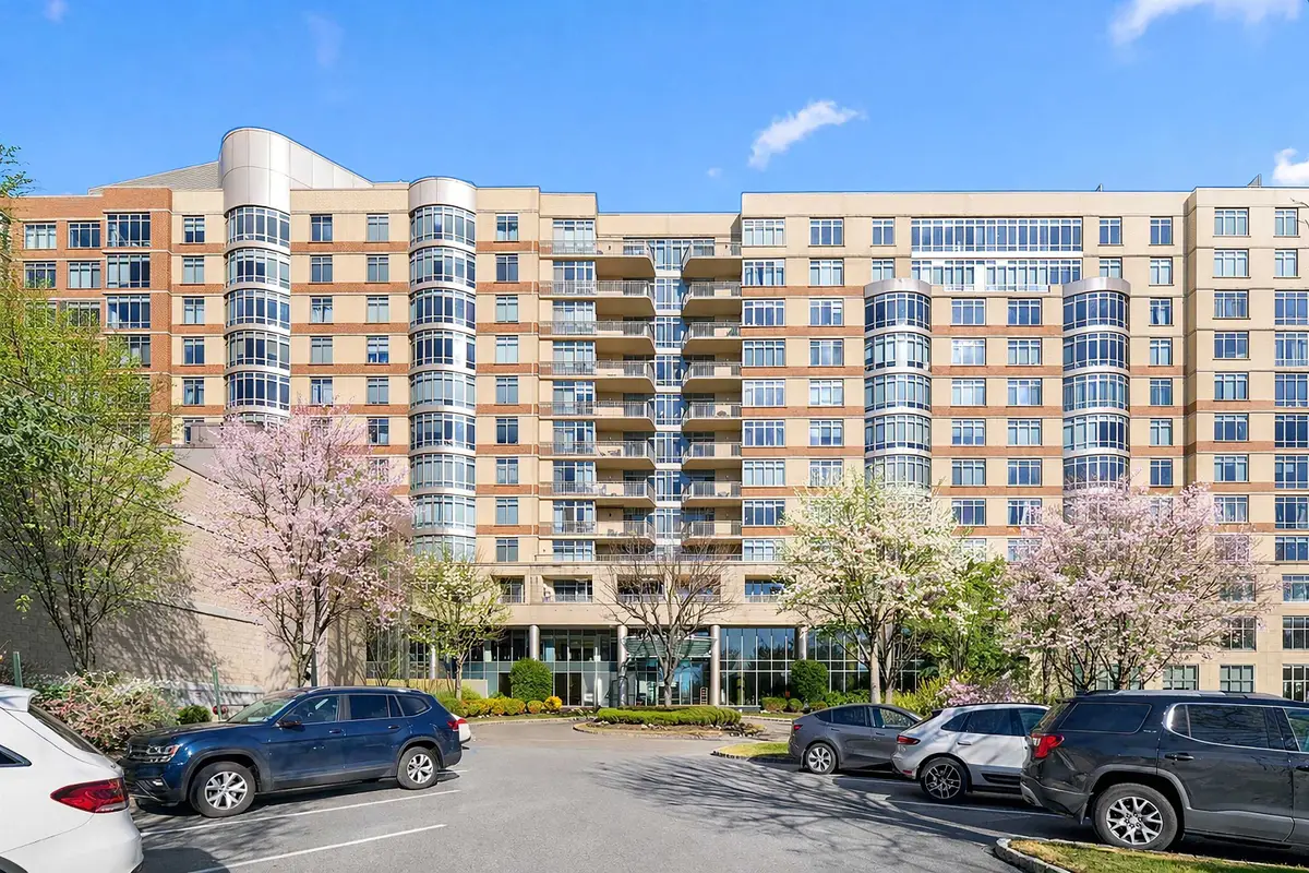 8100 RIVER RD #1011, North Bergen, NJ 07047 - Image #1