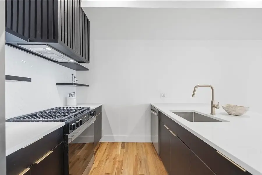 221 CLERK ST #2, Jersey City, NJ 07305 - Image #3