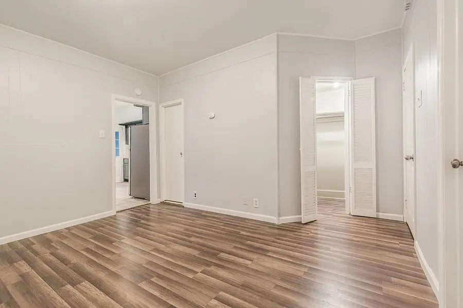 342 AVENUE E, Bayonne, NJ 07002 - Image #3