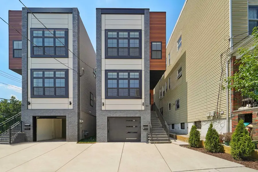 90 EAST 27TH ST, Bayonne, NJ 07002 - #2