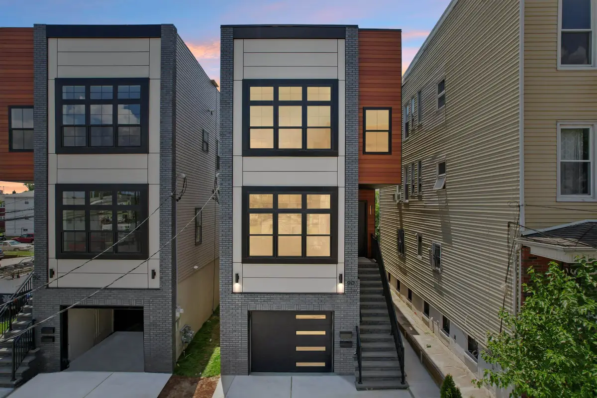 90 EAST 27TH ST, Bayonne, NJ 07002 - #1