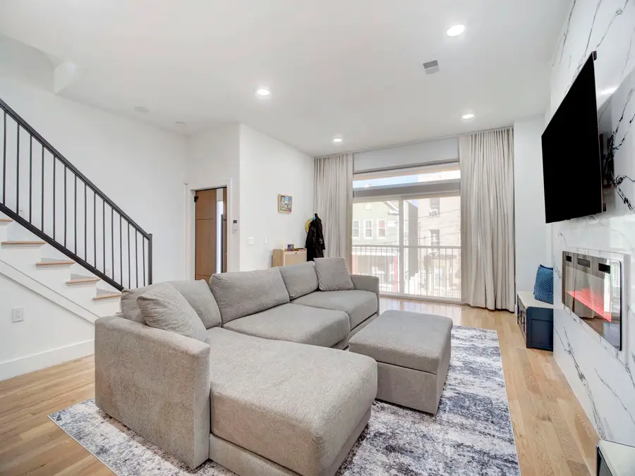 231 CLINTON AVE #2, Jersey City, NJ 07304 - Image #3