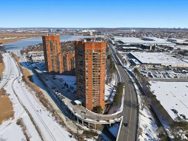711 HARMON COVE TOWER, Secaucus, NJ 07094