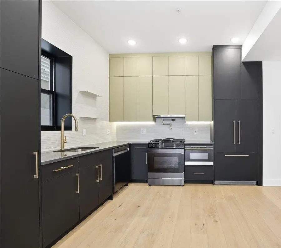 15 MANHATTAN AVE #1, Jersey City, NJ 07307 - #2