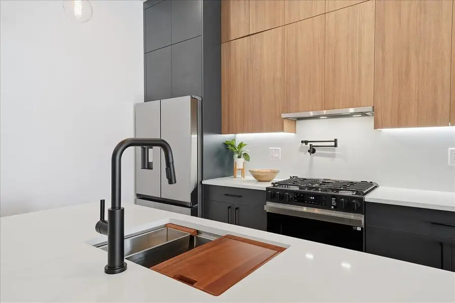 105 LAIDLAW AVE #2, Jersey City, NJ 07306 - #3