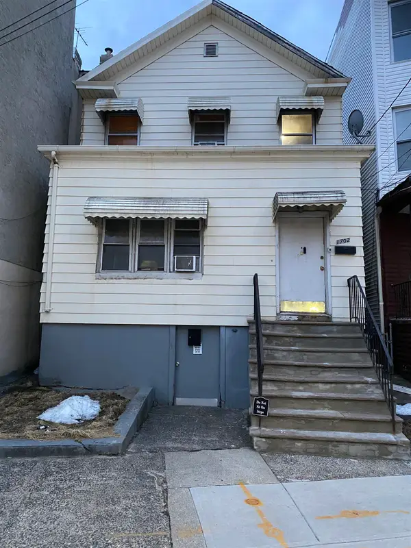 1702 JOHN F KENNEDY BLVD, JC, Greenville, NJ 07305