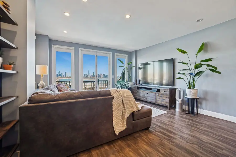 109 SHEARWATER CT EAST #22, Jersey City, NJ 07305 - #2