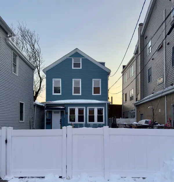 10 EAST 11TH ST, Bayonne, NJ 07002