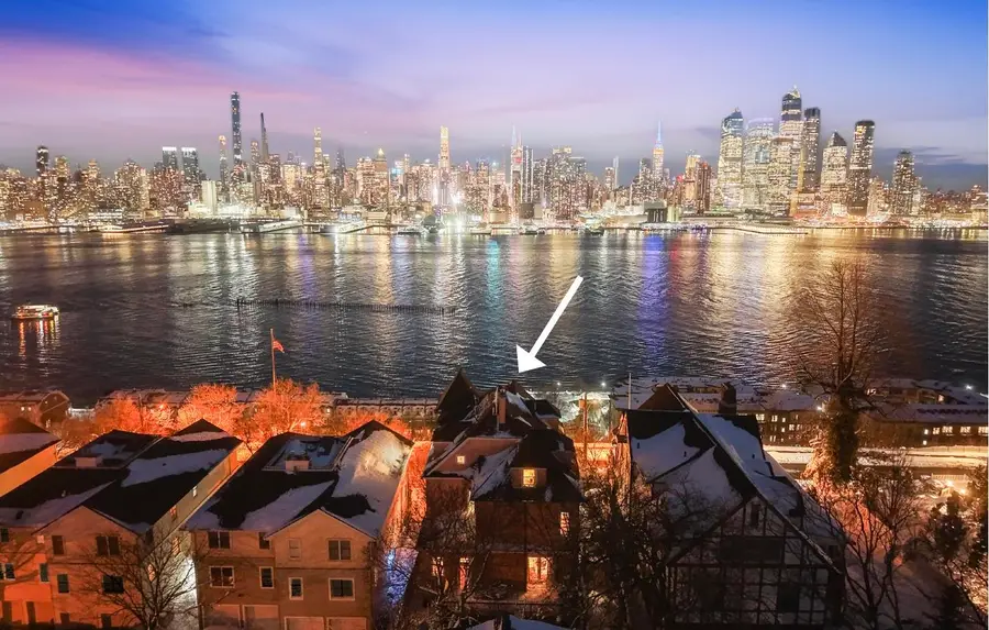 31 HAMILTON AVE, Weehawken, NJ 07086 - #2