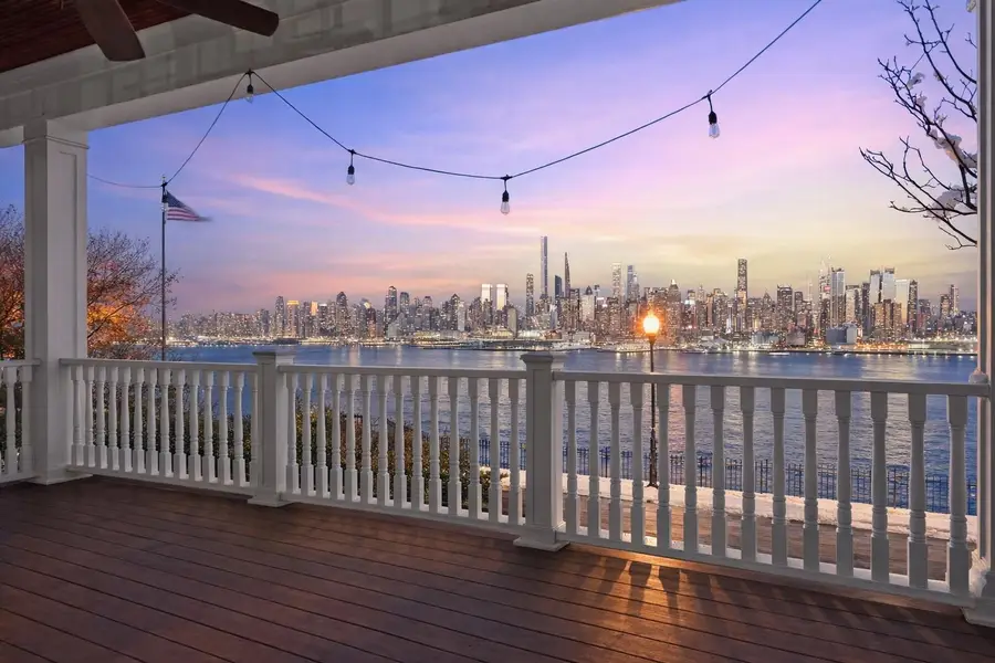 31 HAMILTON AVE, Weehawken, NJ 07086 - #3