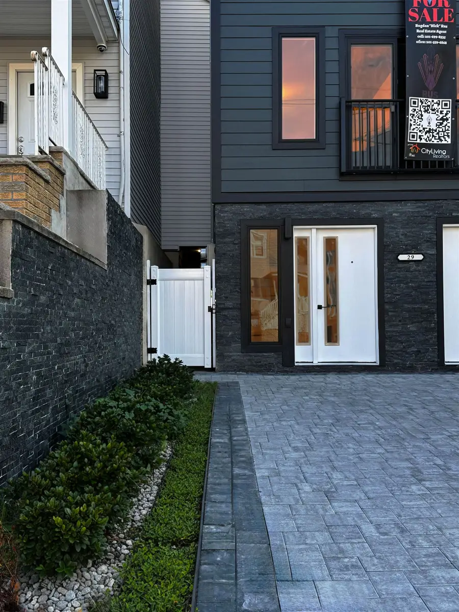 29 CARLTON AVE #1, Jersey City, NJ 07307 - #3