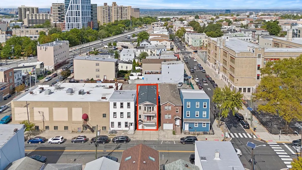 83 OAKLAND AVE, Jersey City, NJ 07306 - #1