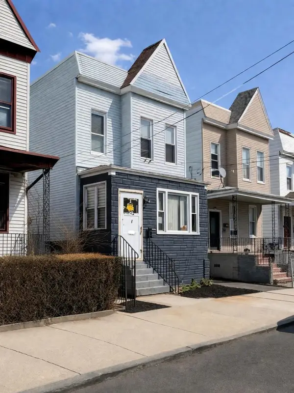 138 BAYVIEW AVE, JC, Greenville, NJ 07305