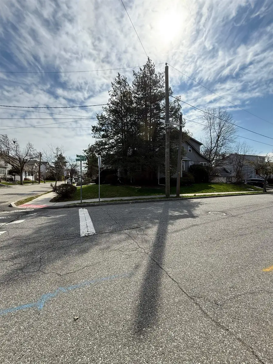 12-14 HILLCREST RD #2, Maplewood, NJ 07040-1624 - #3