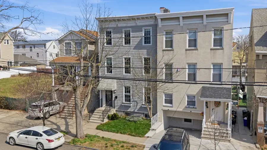 37 WEST 34TH ST, Bayonne, NJ 07002 - #3