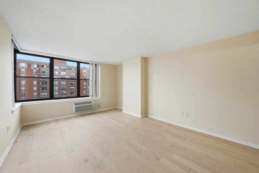 2 CONSTITUTION CT #1008, Hoboken, NJ 07030 - #2