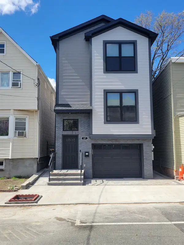 17 HARTLEY PL, Bayonne, NJ 07002