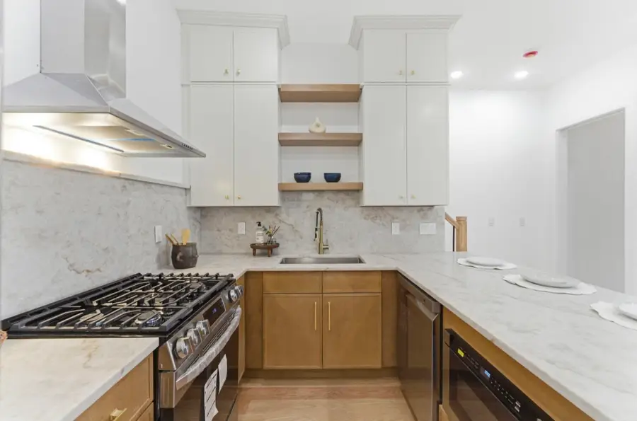 113.5 OAK ST, Weehawken, NJ 07305 - #3