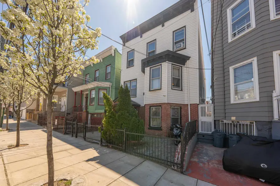 711 12TH ST, Union City, NJ 07087 - #2