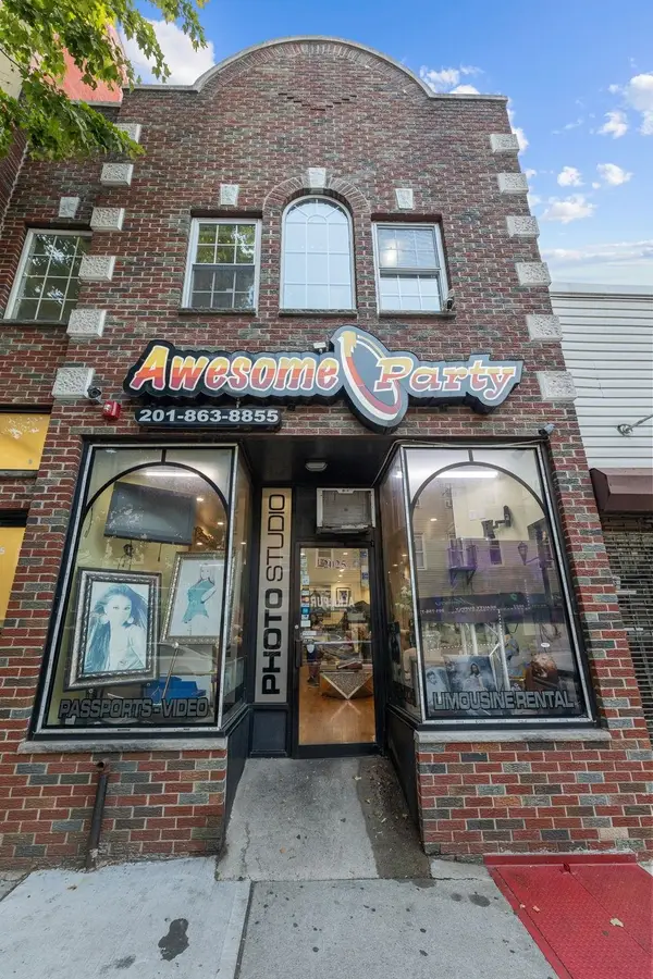 2025 BERGENLINE AVE, Union City, NJ 07087