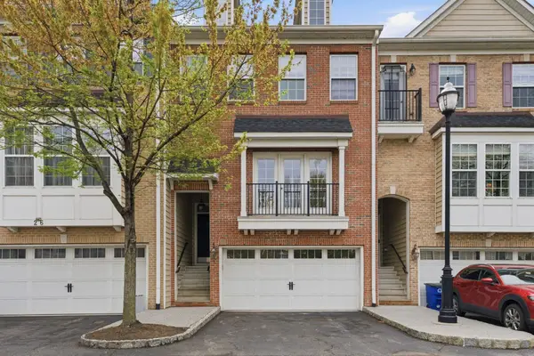 27 CREEKSIDE CT, Secaucus, NJ 07094