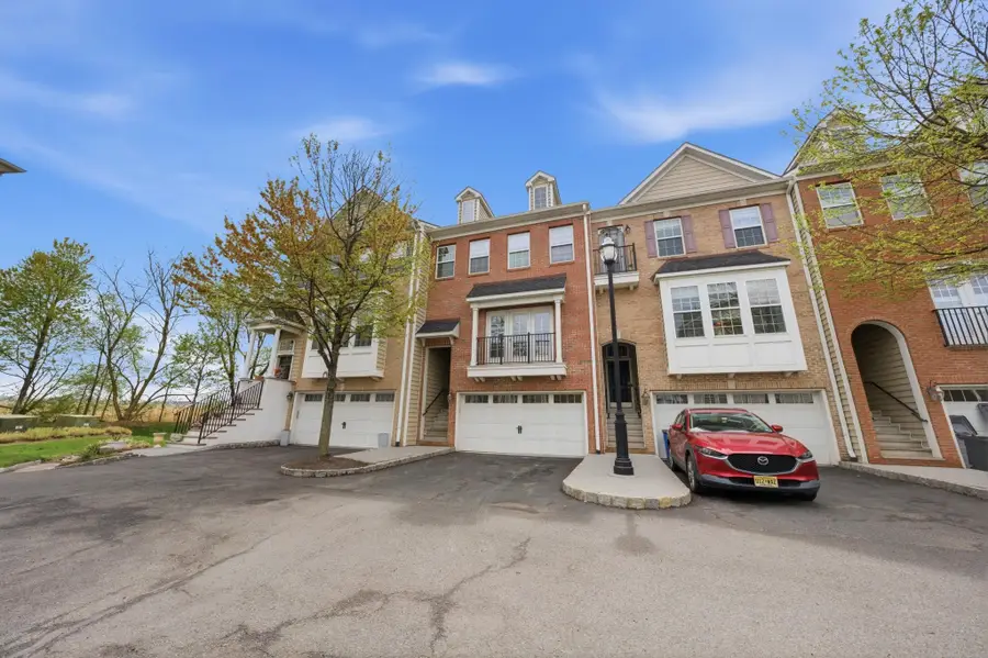 27 CREEKSIDE CT, Secaucus, NJ 07094 - #2