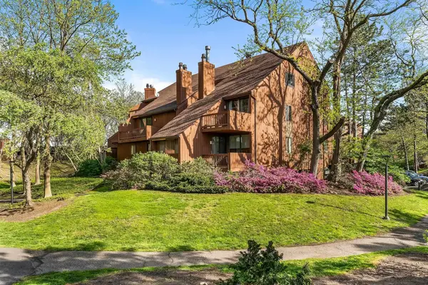 624 SANDERLING CT, Secaucus, NJ 07094