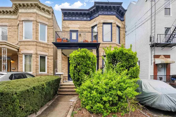 104 HIGHPOINT AVE, Weehawken, NJ 07086