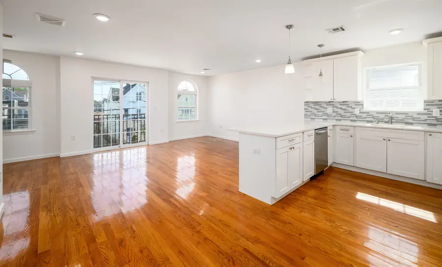 44 WEST 50TH ST, Bayonne, NJ 07002 - #3