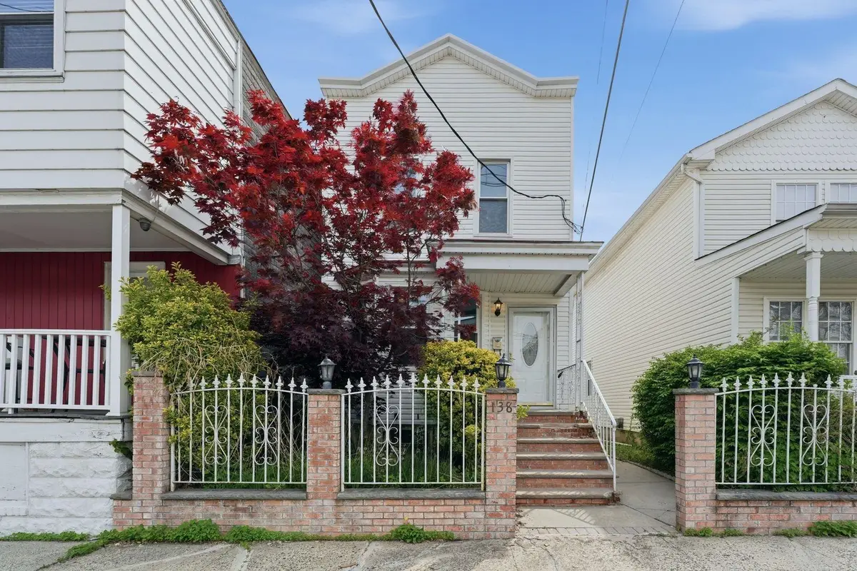 138 LEXINGTON AVE, Bayonne, NJ 07002 - #1